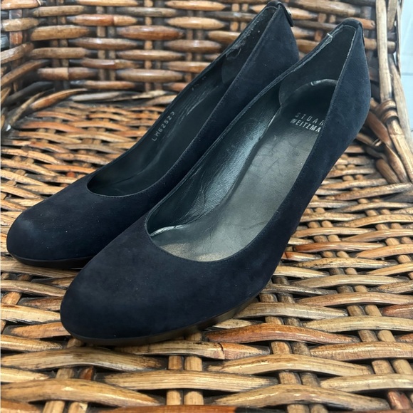 Stuart Weitzman navy suede  Women's Heels in size 7.5 Only worn a few times ! - Picture 16 of 16